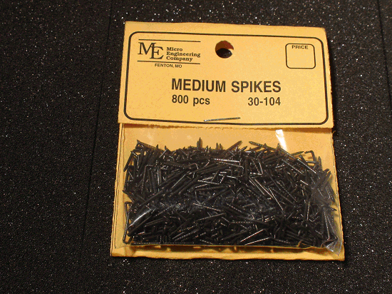 MEDIUM SPIKES 3/8